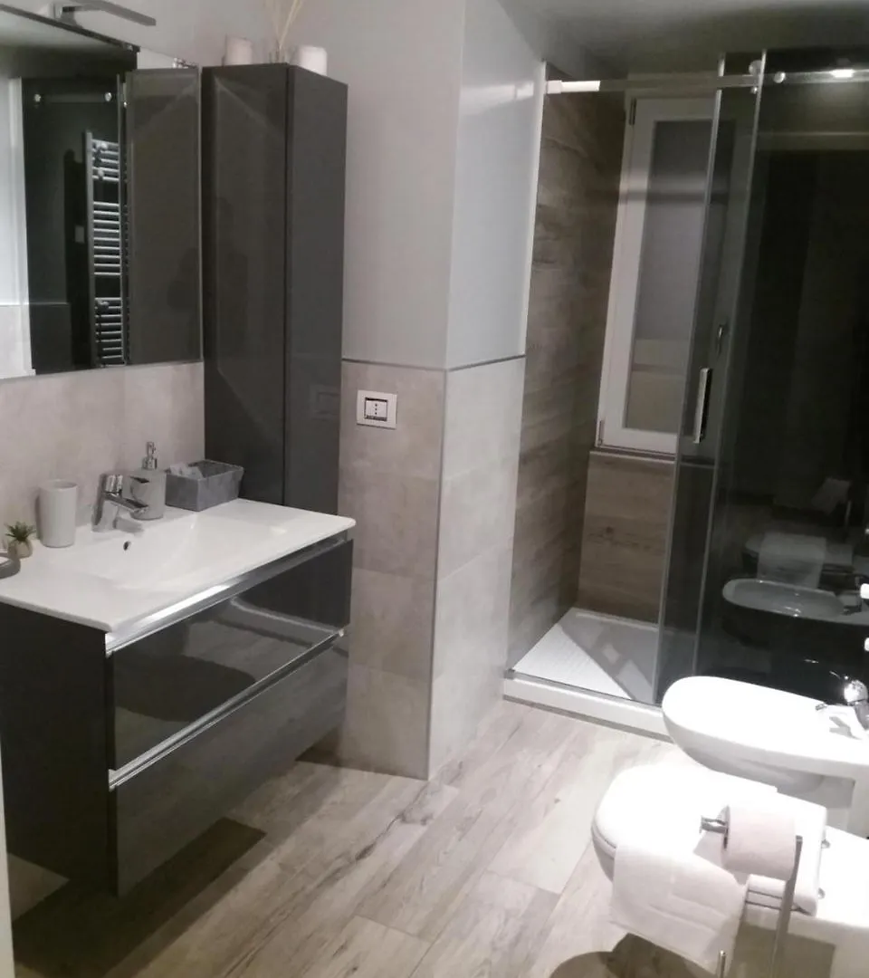 Bgy Central Apartments بيرغامو 0*,